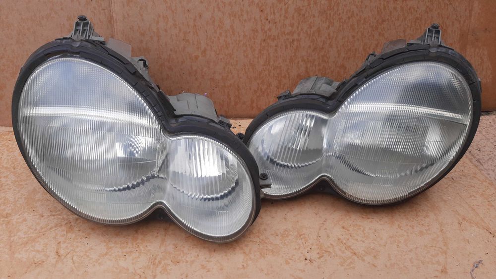 Lampa prawa lub lewa Mercedes w203 HELLA