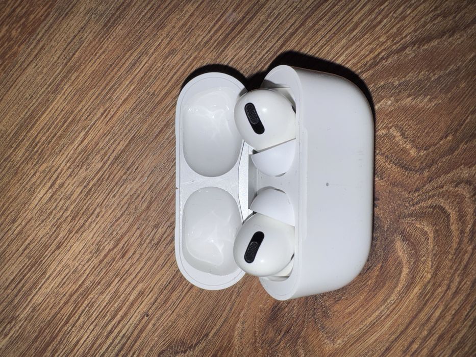 Apple AirPods Pro 1 generation with MagSafe Case