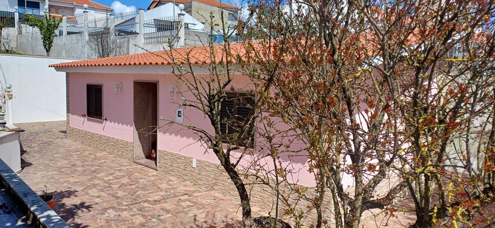 Único Lote de terreno c/ 1480m2 Próximo Colinas do Cruzeiro - Odivelas