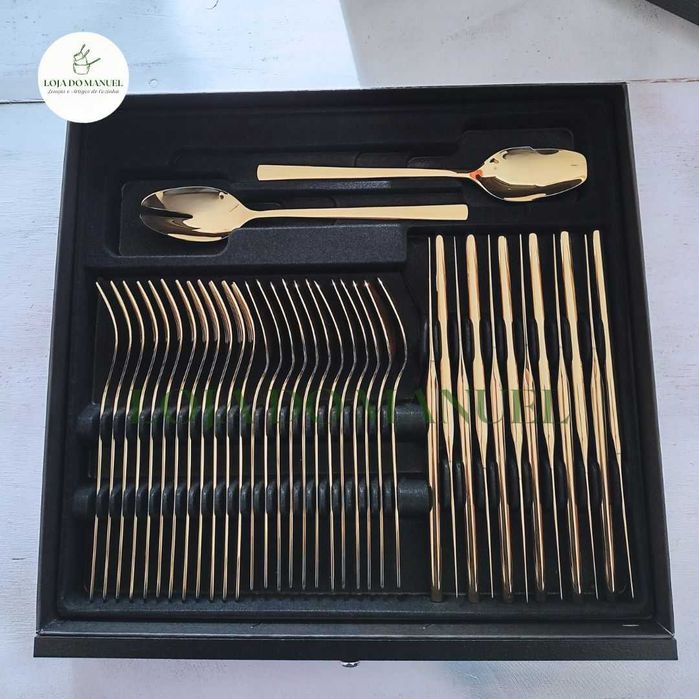 Luxuoso Faqueiro dourado - Belo Inox - 130 peças em Caixa de Madeira