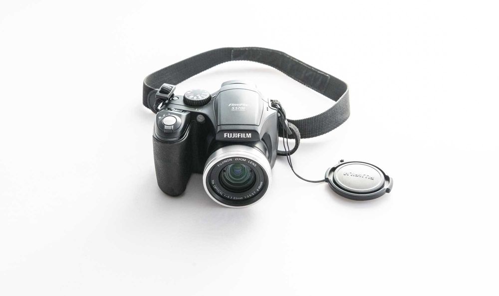 Aparat cyfrowy FujiFilm FinePix S5700