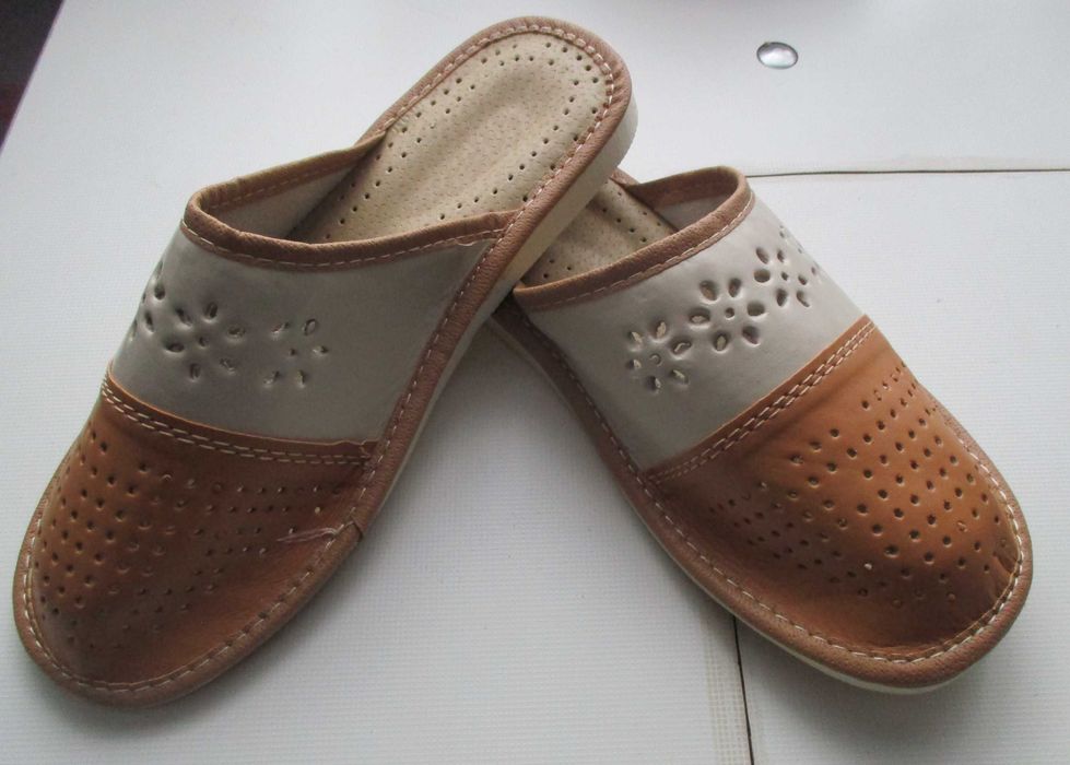 Pantofle damskie skórzane nowe beżowe 38