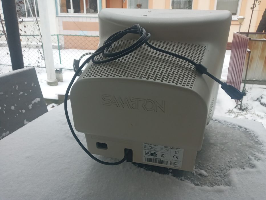 Монітор старого зразка.