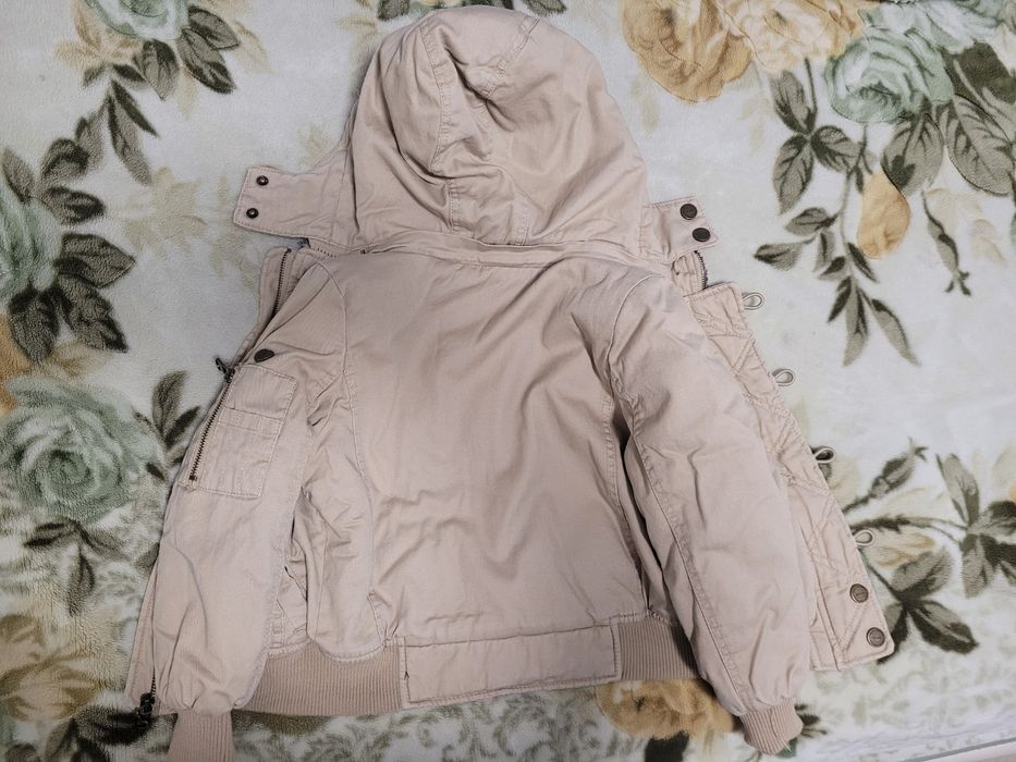 Тепла укорочена куртка на шутряній штучній підкладці з 4 років