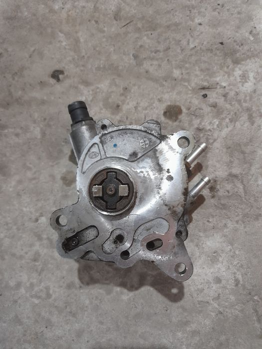 Вакуумный насос Volkswagen Passat B6 2.0 TDI