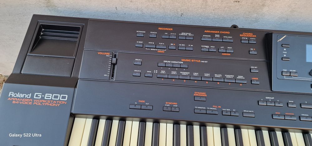 Keyboard Roland G-800 top