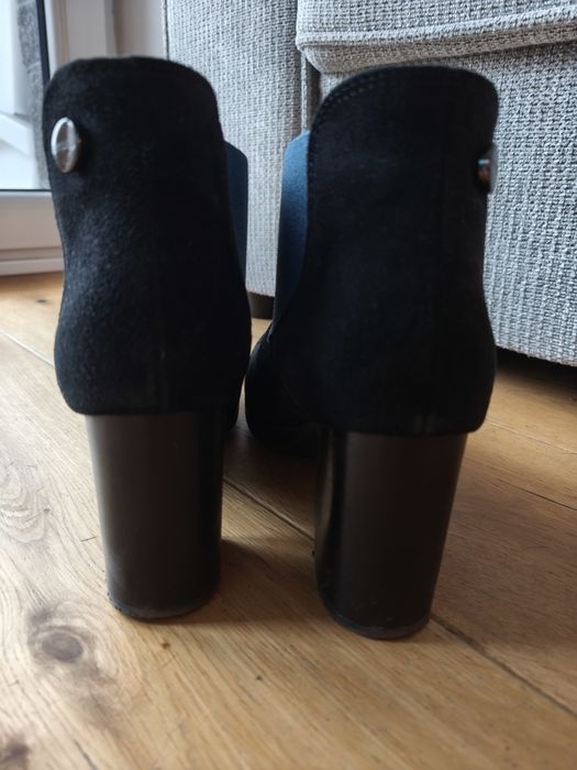 Botki zamszowe Ryłko – czarne, rozmiar 38, eleganckie na obcasie