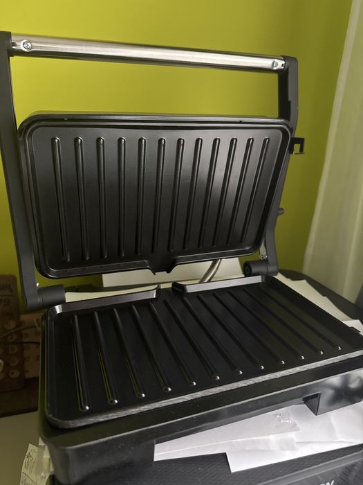 Grill elektryczny (3 lata gwar, paragon) 1000 w