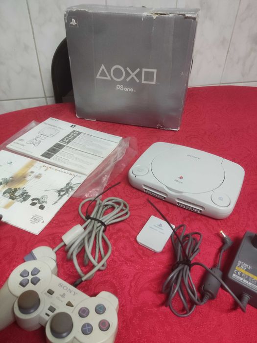 Playstation 1 ONE - completa c/ caixa manuais comando cartão de memória