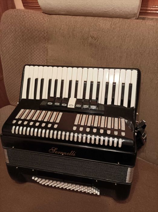 Akordeon Włoski firmy,, Serenelli "  80 bas.- stan tech.sklepowy