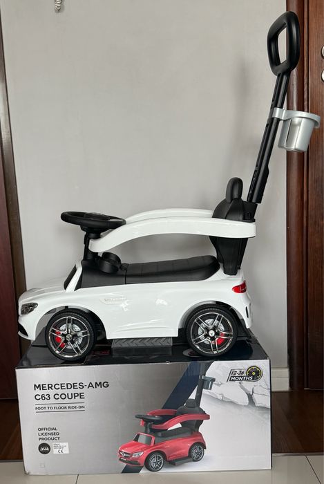 Jeździk Mercedes AMG C63 2w1. Pchacz, muzyka, klakson