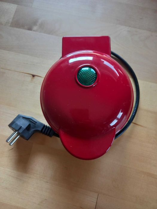 Mini waffle maker
