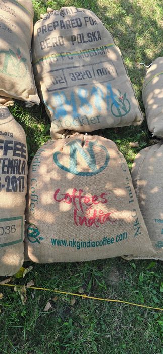 jutowa poduszka ogrodowa, pufy ogrodowe, worki jutowe