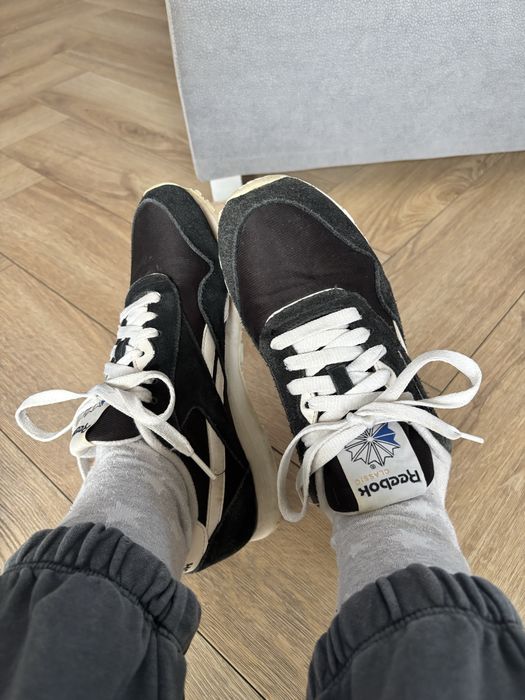 Czarno białe buty sportowe sneakers zamszowe Reebok Classic 38