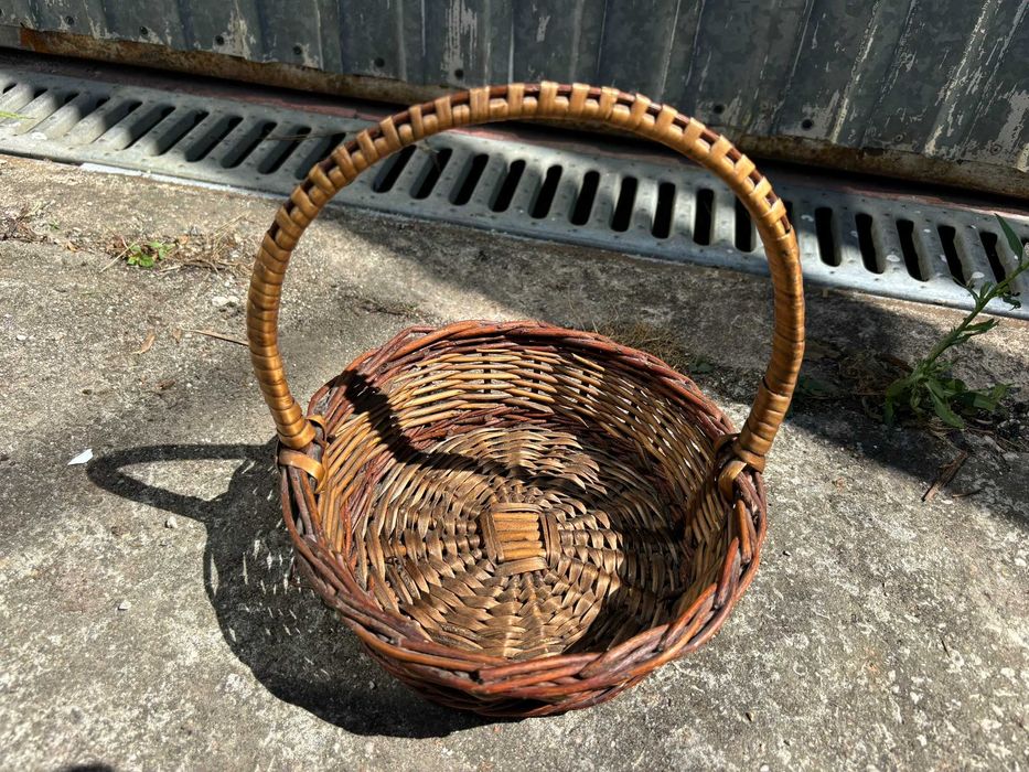 Cesto de palha antigo