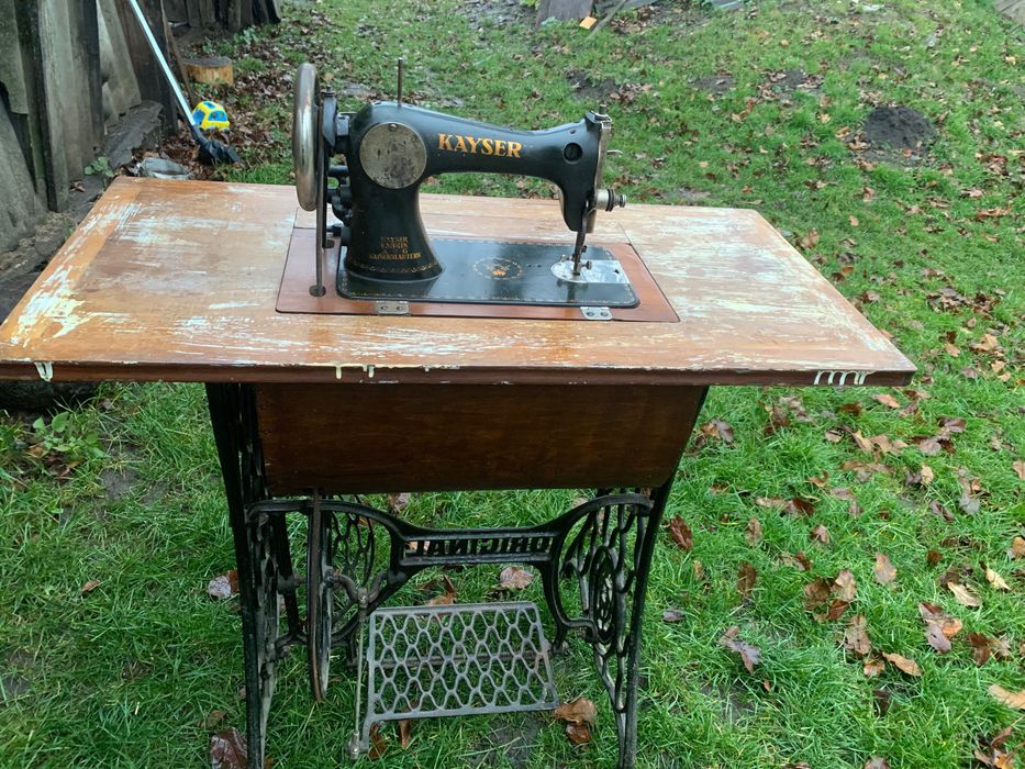 Антикварна ручна швейна машина Kayser виготовлена в Німеччині