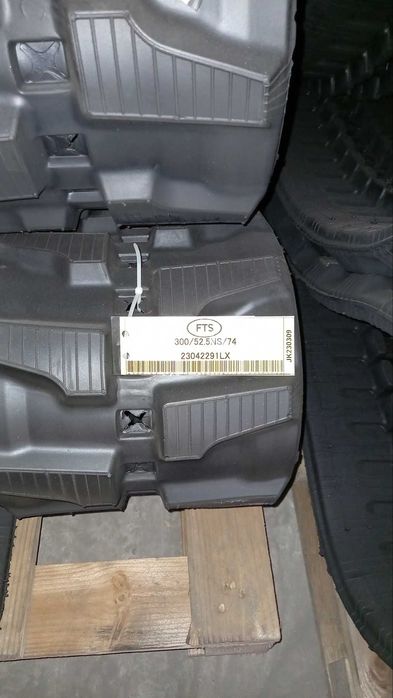 Гумова гусениця 300х52,5х74N