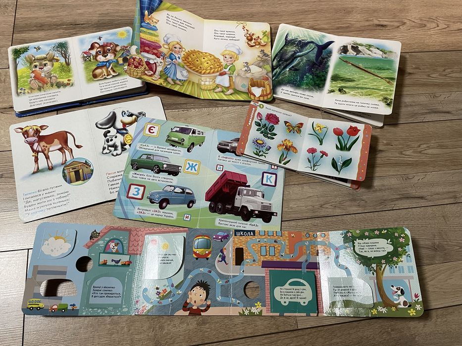 Різні розвиваючи книги для діток