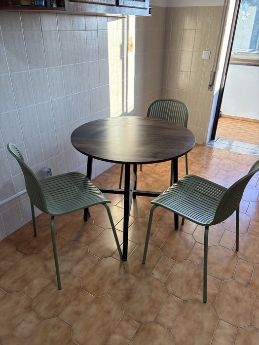 Mesa com cadeiras