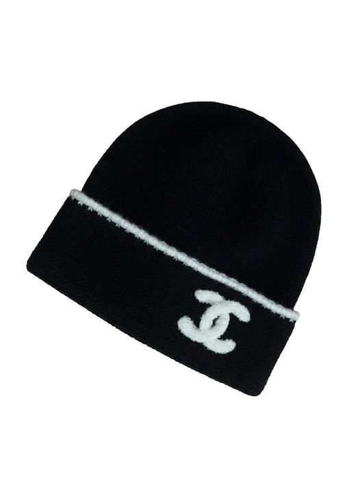 Czapka Chanel z kaszmiru.