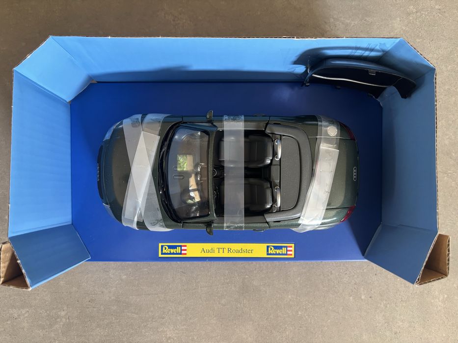 Model Revell skala 1/18 Audi TT Roadster