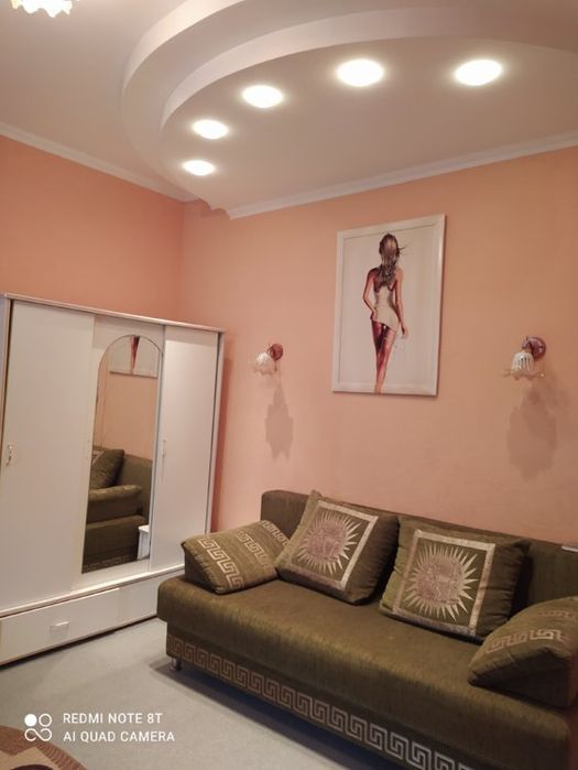 Продам 2-х комнатную квартиру в центре