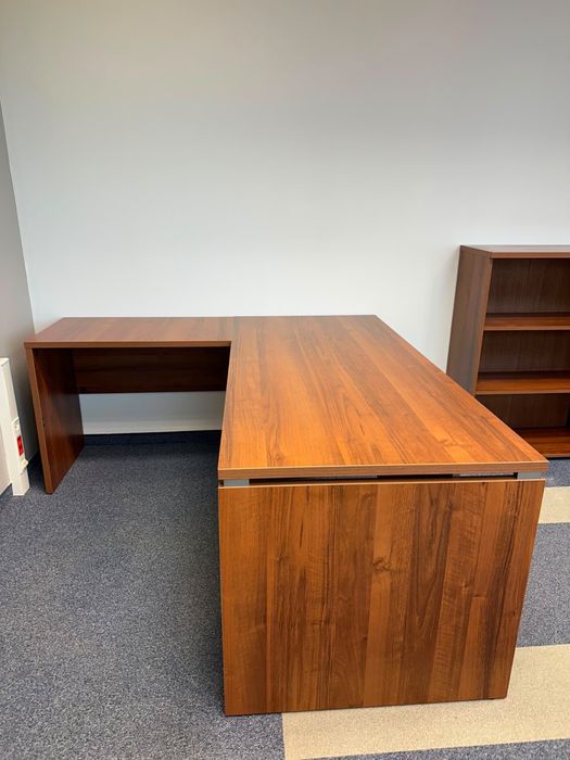 komplet mebli gabinetowych