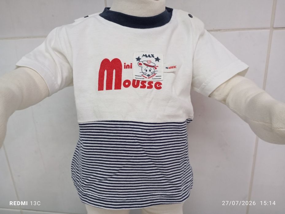 Duas t-shirts para bebé