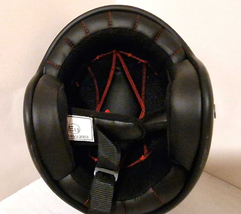 Capacete "retro", tamanho XS. Nunca usado devido ao tamanho (pequeno).