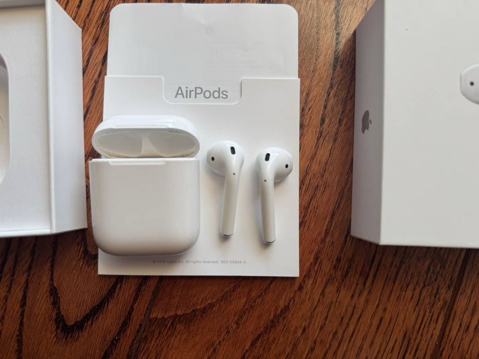 Apple AirPods (1-го покоління)