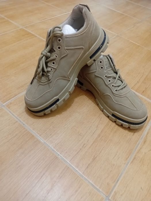 Botas novas, nunca usadas
