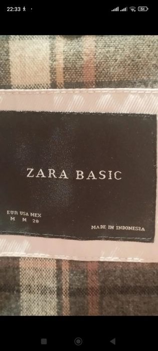 Gabardine da Zara com forro amovível de xadrez em flanela. Com cinto e