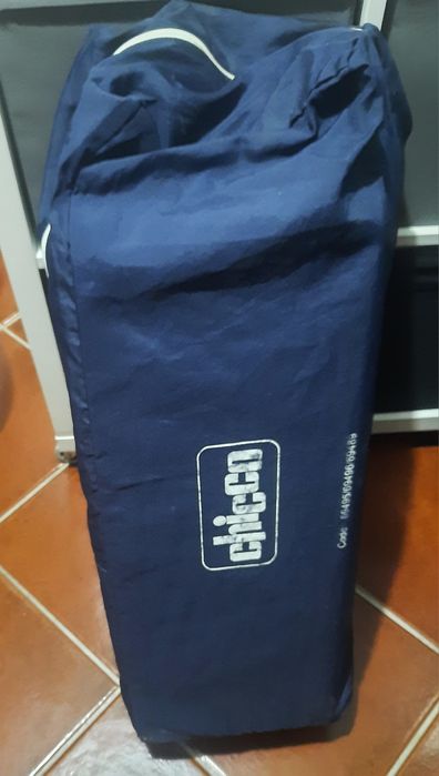 Cama de viagem e colchão de berço