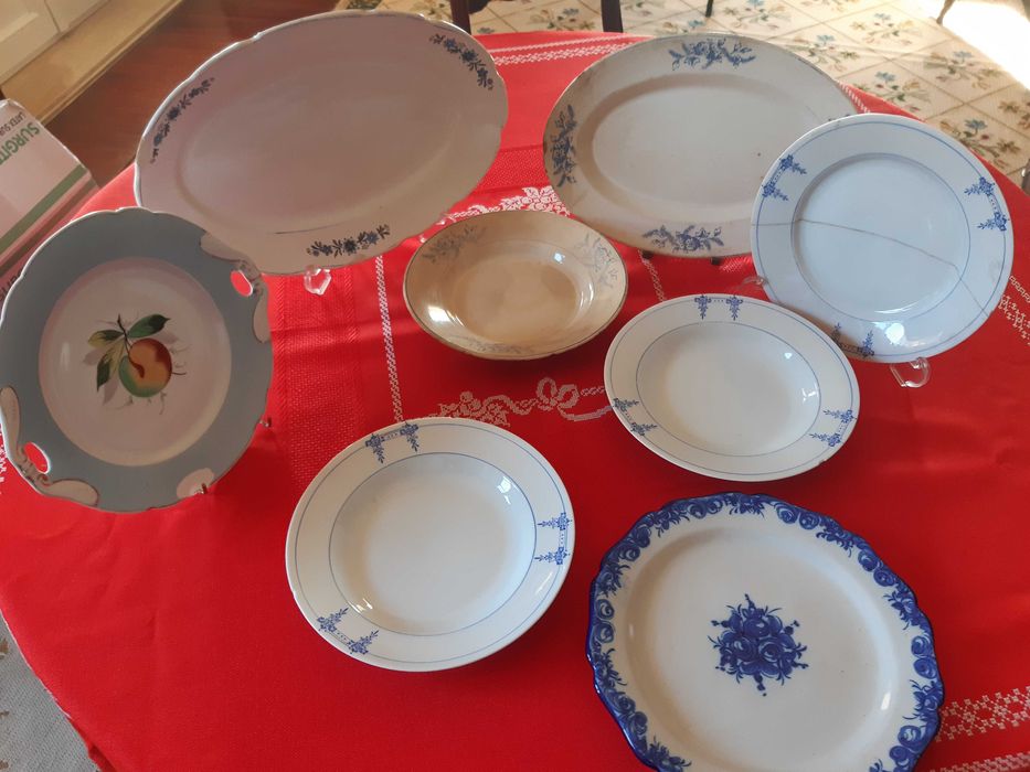 Pratos Travessas Vista Alegre Capoa Alcobaça Antigos Cor Azul  e Natal