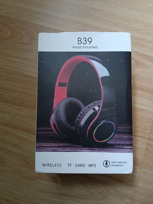 Навушники B39 (V39) - це бюджетна бездротова модель з LED-підсвічуванн