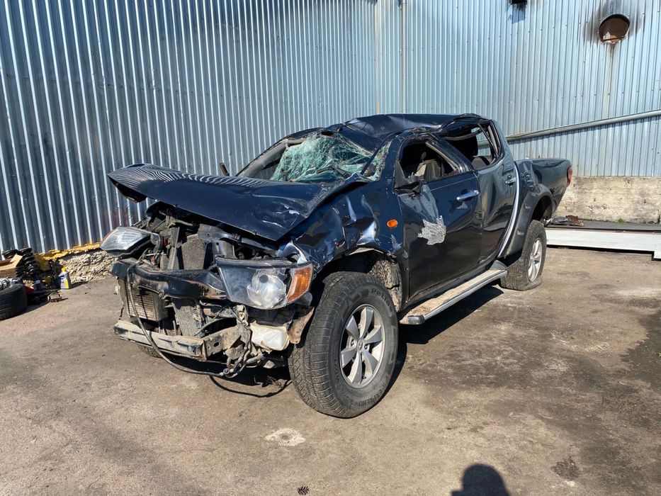 Продам раму з документами  mitsubishi L200 мотор коробка