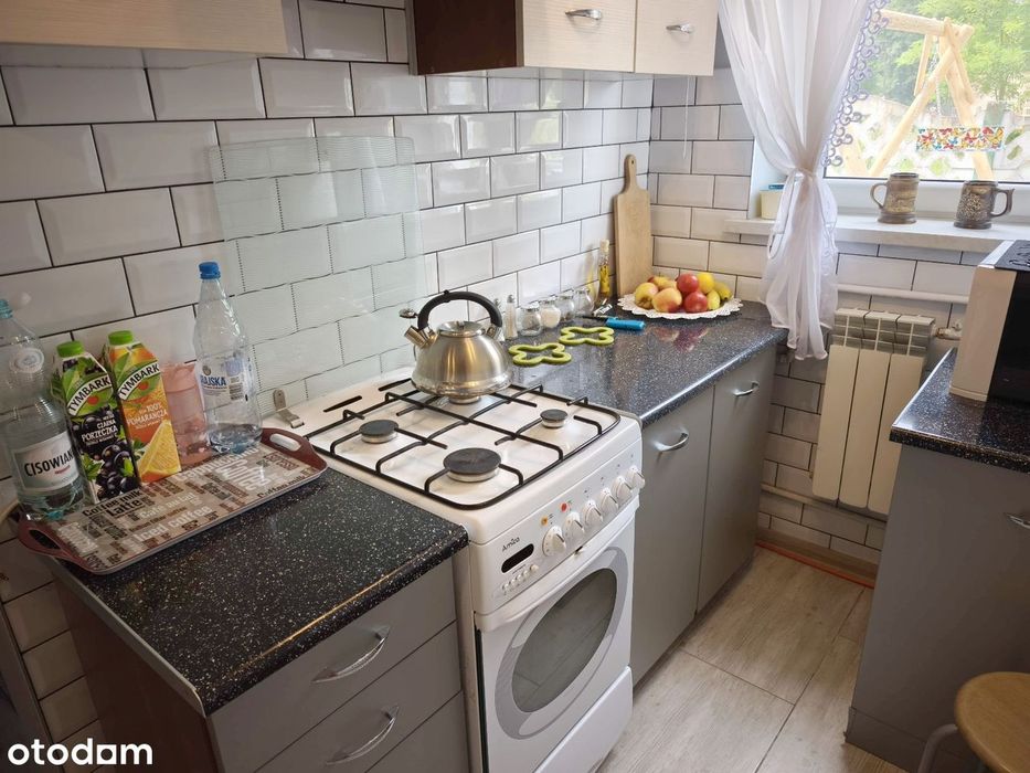 Bardzo zadbany, gotowy do zamieszkania dom + działka 4630 m kw.+garaże