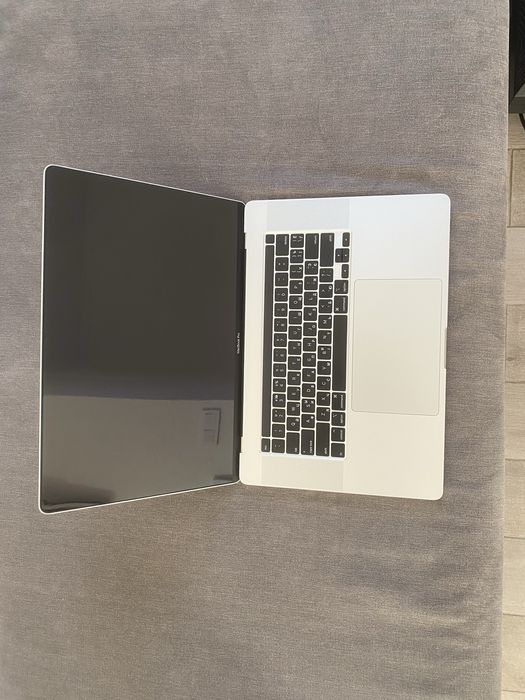 Macbook pro 16 2019 intel i7 16gb/512gb