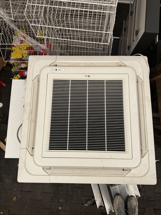 Klimatyzator kasetonowy LG Inverter UU30W kompletny