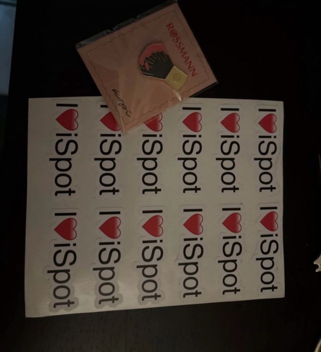 Nowe nakleji i pin pędzel .