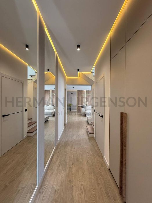 Продаж дуплексу 175 м.кв / 3.5 сотки / Ужгород, р-н Садовий