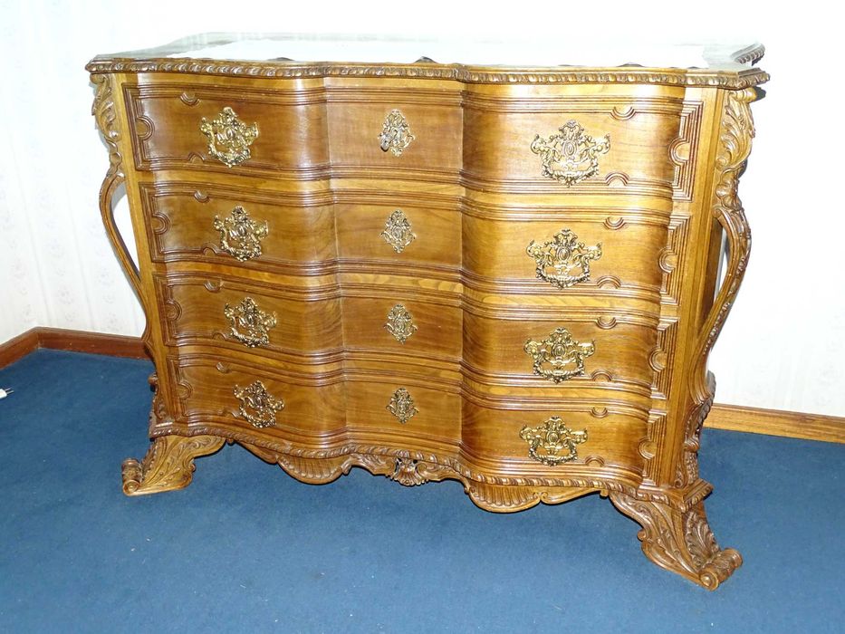 Mobília de quarto estilo D. José, carvalho
