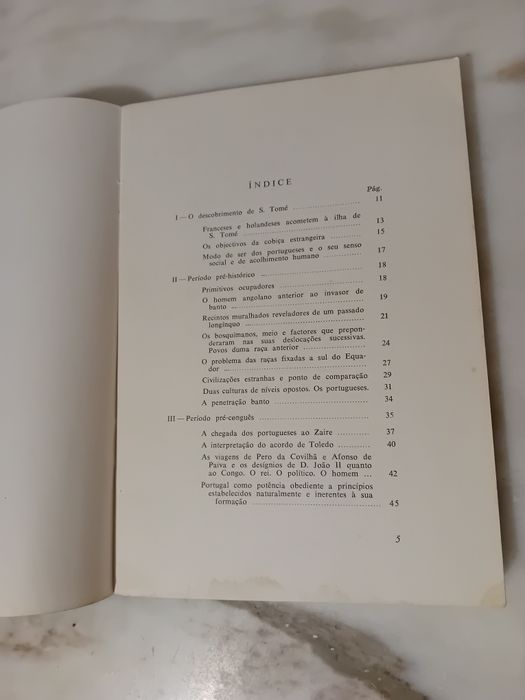 Livro História de Angola