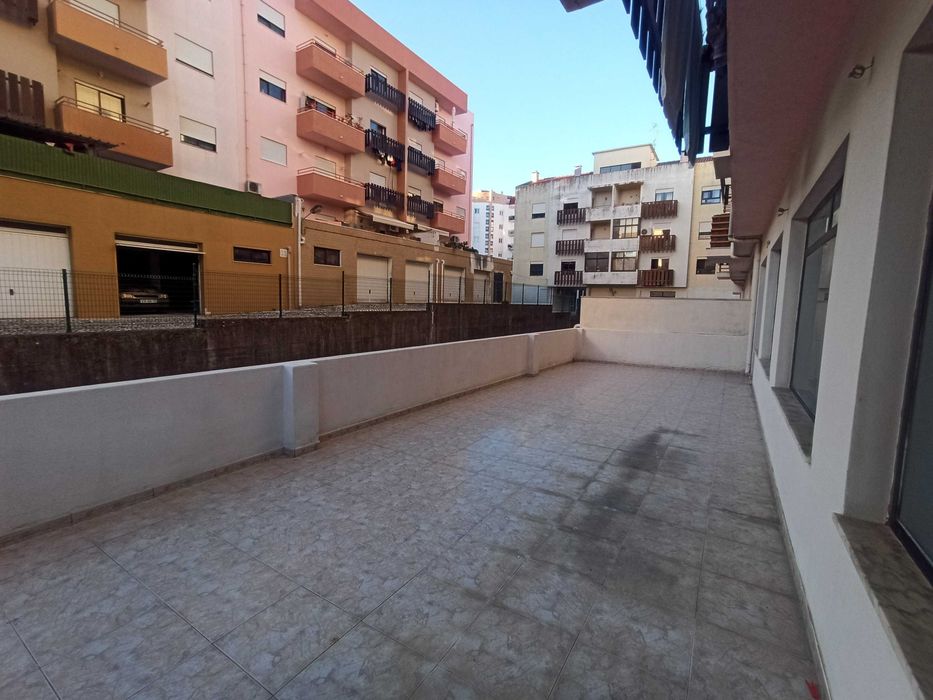 Arrenda-se Loja  Torres Novas