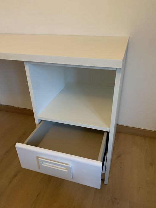 Secretária branca em muito bom estado