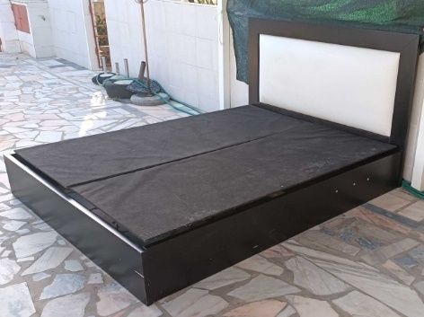 Cama de casal com arrumação sem colchão