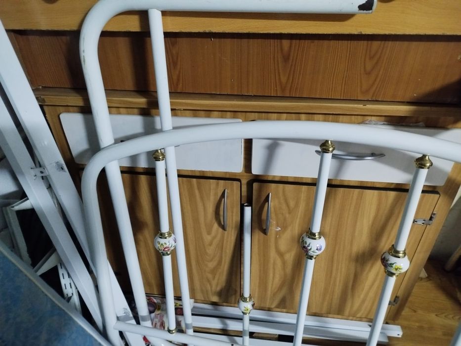 Cama individual com colchão