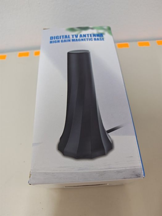Antena telewizyjna że wzmacniaczem USB  i magnetyczną podstawą, do naziemnej telewizji cyfrowej DVB-T/DVB-T2. 4K , 25dB