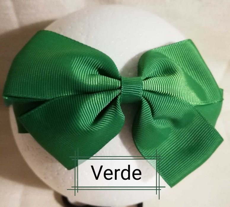 Bandolete com laço em cetim para meninas