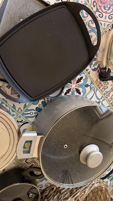 Diverso material de cozinha em otimo estado